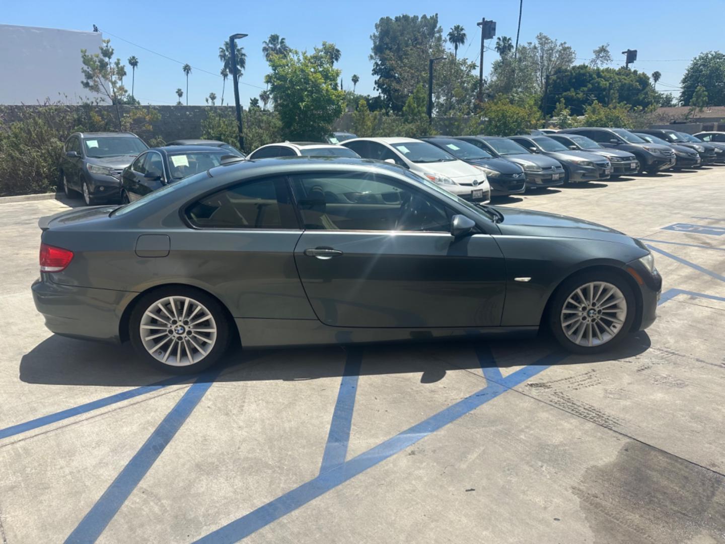 2009 Gray /BEIGE BMW 3-Series 335i Coupe (WBAWB73589P) with an 3.0L L6 DOHC 24V engine, AUTOMATIC transmission, located at 30 S. Berkeley Avenue, Pasadena, CA, 91107, (626) 248-7567, 34.145447, -118.109398 - Looking for a stylish and powerful vehicle in Pasadena, CA? Explore our inventory to find the impressive 2009 BMW 3-Series 335i Coupe, available now at our dealership! As your trusted Buy Here Pay Here (BHPH) dealer serving Los Angeles County, we specialize in providing top-quality used cars and sea - Photo#6